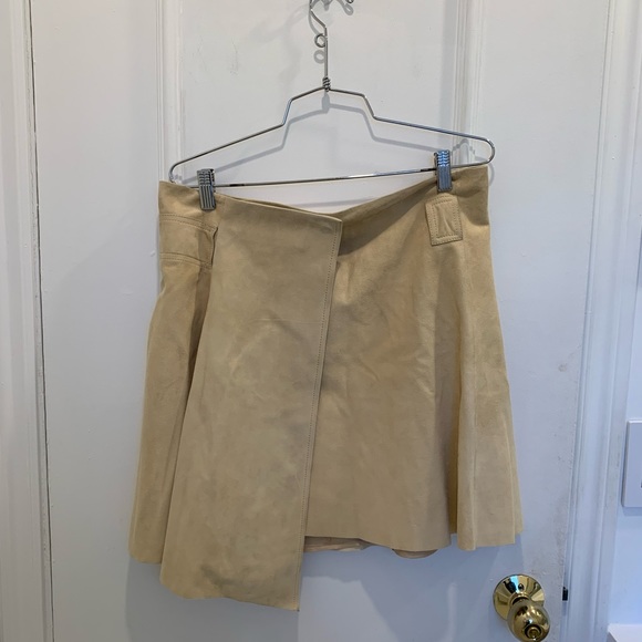 NWT Chloe Runway Suede Asymmetric mini skirt. Size 38 (Medium) - Picture 8 of 15